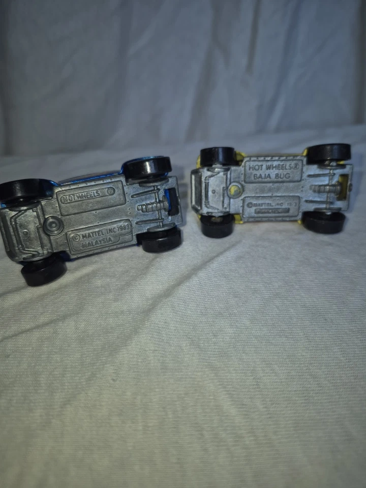 Coche diecast Hot Wheels Baja Bug amarillo y azul vintage Foto 2 de 4