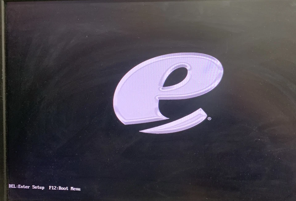 PC de escritorio eMachines ET1810-01 Celeron 420 1,60 GHz 2 GB 100 GB SSD SIN/OS de colección Foto 2 de 4