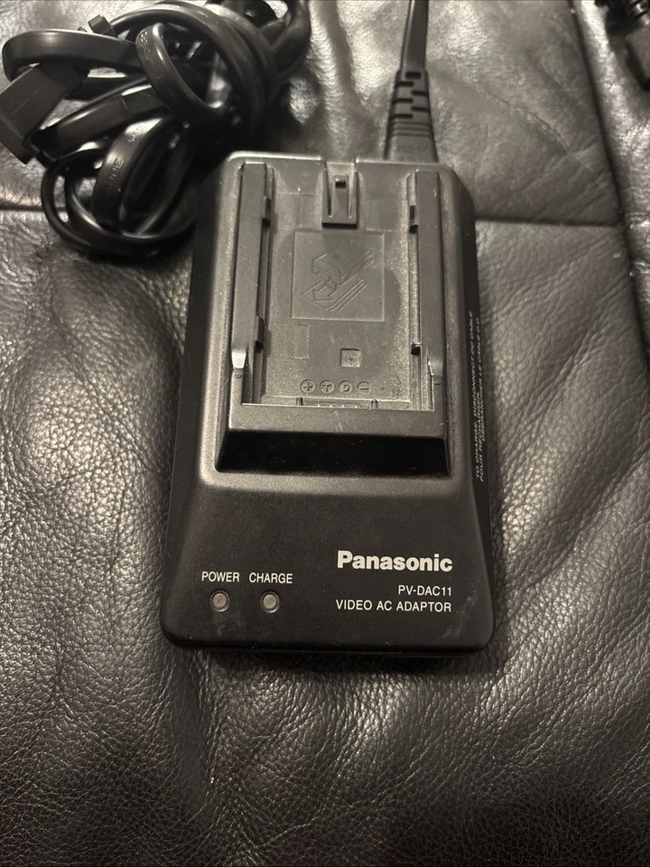 Original Panasonic PD-DC11 Videocámara Cargador Adaptador Foto 2 de 3
