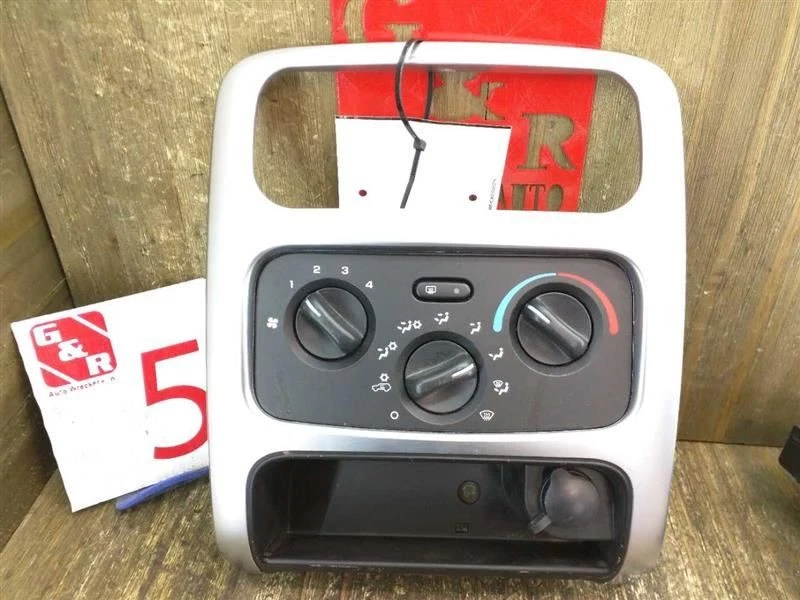 Jeep Liberty 2002 2003 aire acondicionado control de temperatura térmico con bisel de ajuste  Foto 2 de 4