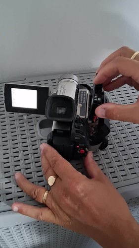 JVC GR-DVL100E MINI DV CAMCORDER, REMOTE, BATTERY, MAINS/ CHARGER, WITH CABLES. - Video 1 of 1