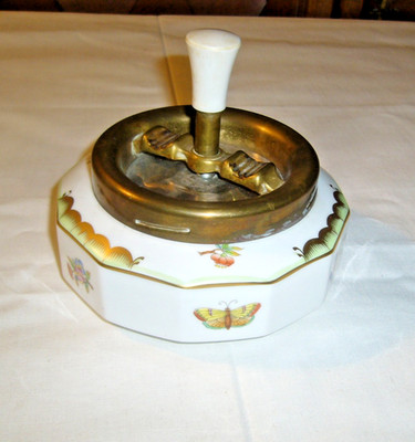 Herend Drehaschenbecher mit Schmetterling Dekor, 13,5cm