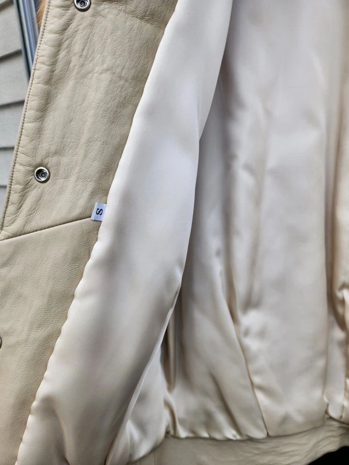 Golden Isle Fox Fur Vest Button Front and Sleeves - XL Coat, Jacket Men Women - Image 4 of 4