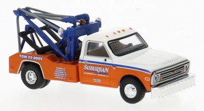 Brekina 19667 1/87 1968 Chevrolet C 30 Wrecker, Suburban