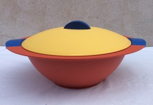 Saladier Soupière Tupperware 4,5L Avec Couvercle - Couleur Orange/jaune/bleu, Occasion Bon état