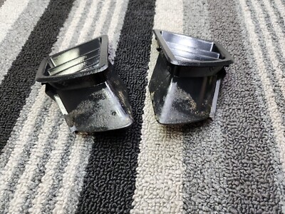OEM 1994-1997 NISSAN HARDBODY D21 PICKUP DASH DEFROST VENT SET RH