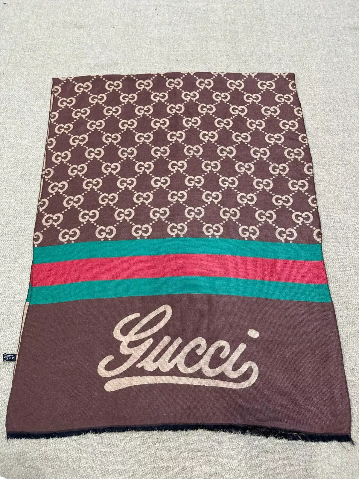 Gucci écharpe châle écharpe étole cachemire 65% soie 35% made in France logo GG