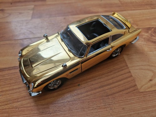 COCHE DORADO A ESCALA 1/24 FRANKLIN COMO NUEVO CLÁSICO JAMES BOND 007 ASTON MARTIN DB5 - Imagen 1 de 9