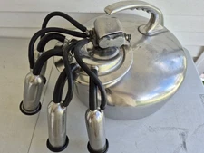 SURGE MILKER FOR MILKING GOATS,COW,SHEEP,NEW RUBBER INFLATIONS