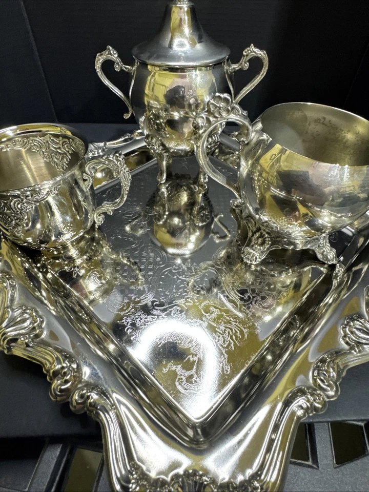 Juego de servicio de té vintage plateado con bandeja cuadrada adornada Foto 3 de 3