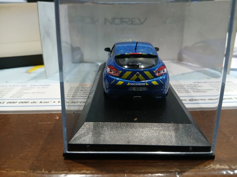 Voiture miniature renault megane rs gendarmerie norev 1/43 - Photo 4/4
