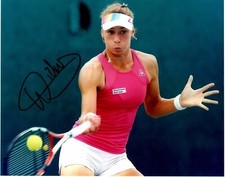 Foto autografiada de 8x10 firmada por Yanina Wickmayer - Certificado JSA / SM con certificado de autenticidad WTA
