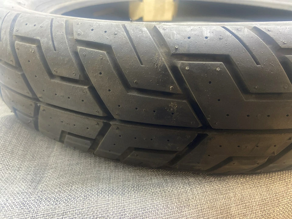 Neumático de moto Cheng Shin 110/90-18v 61H C-907-1 tubeless nuevo stock antiguo Foto 3 de 3