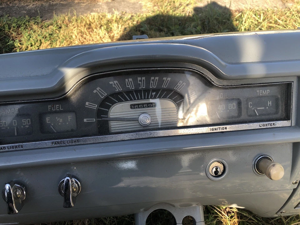 1951 1952 Plymouth Cambridge Cranbrook Concord medidores restaurados tablero de instrumentos y radio Foto 4 de 4