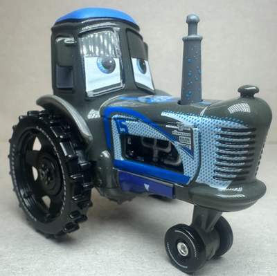 Disney Pixar Cars 3 Easy Idle Racing Tractor Cow #15 Diecast