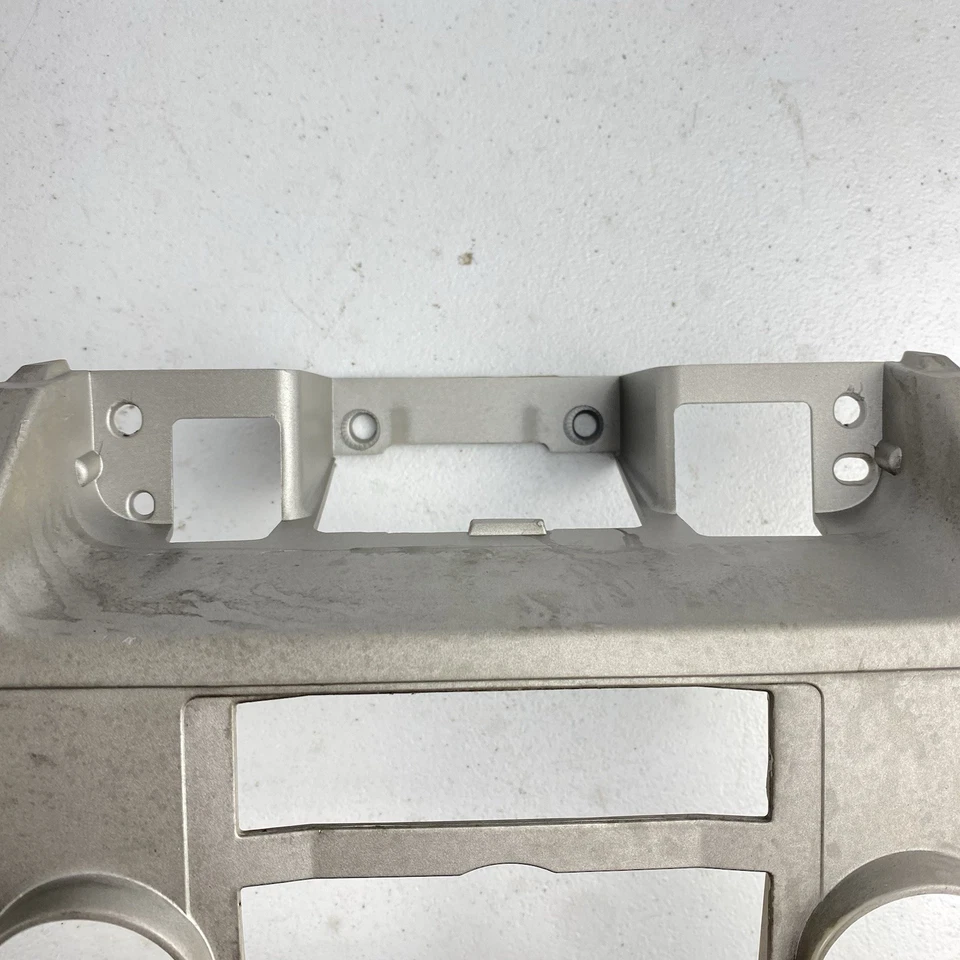 Moldura de rádio painel central Ford Escape 2008-2010 acabamento prata fabricante de equipamento original Mercury Mariner - Imagem 4 de 4