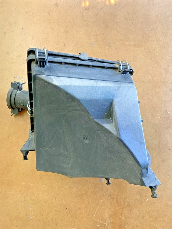 Mercedes-Benz C220 1994-1996 caja purificadora de aire 2,2 L 1110940302 OEM Foto 3 de 4