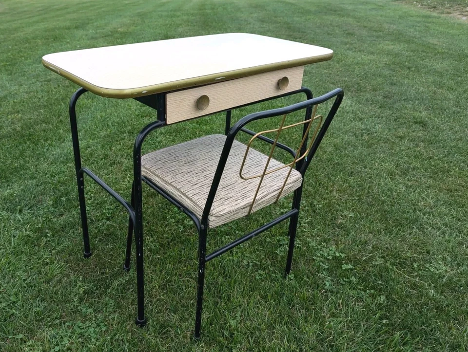 Super Rare 1950s Child's Desk & Chair Clean & All Original! - Image 4 of 4