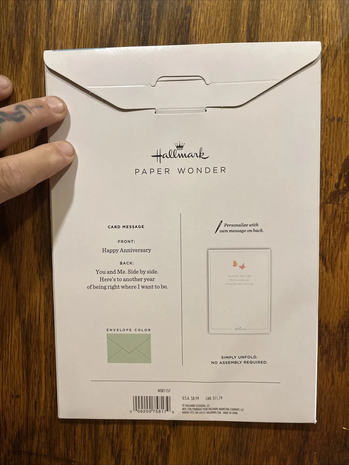 Tarjeta emergente de papel Hallmark con sobre aniversario Foto 2 de 2