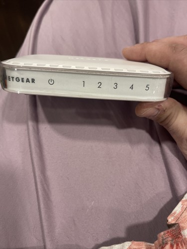 NetGear ProSafe (FS605) 5-Ports External Switch - Picture 2 of 4