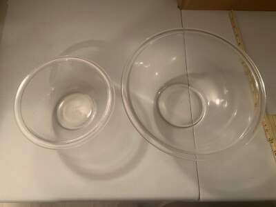 10 inch and 7 inch pyrex bowls