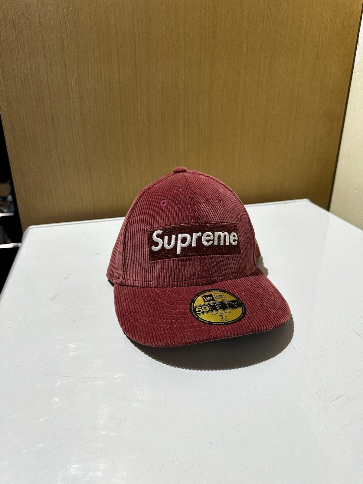 Chapeau Supreme Coduroy New Era