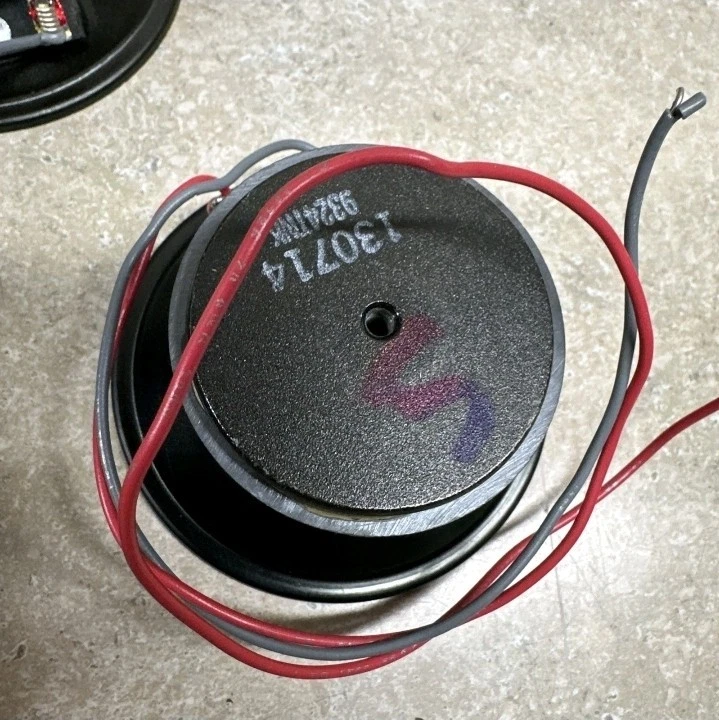Pair of BOSE 301 Series III Tweeters  Original OEM with Mounting Brackets Tested - Image 4 of 4