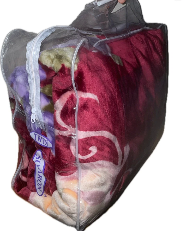 Manta Floral de Lujo Talla Doble - Diseño Rosa Borgoña + Bolso Foto 2 de 4