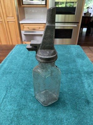 Gargoyle Mobiloil 1 Quart  Motor Oil Glass Diamond Bottle Spout ARCTIC Filpruf