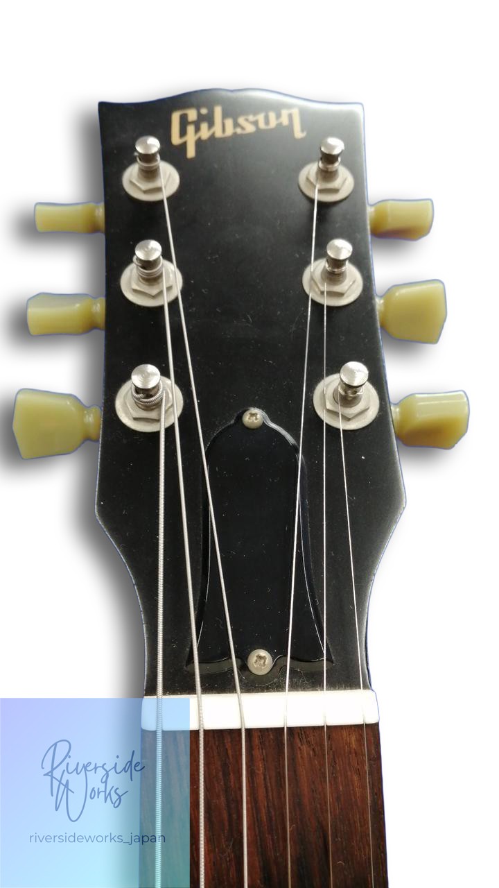 Black Gibson USA SG SPECIAL fretboard with gold hardware, six strings, and “Gibson USA” logo on head.