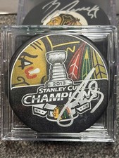Michael Frolík  signed 2013 Stanley Cup Champions Blackhawks Puck w/cube