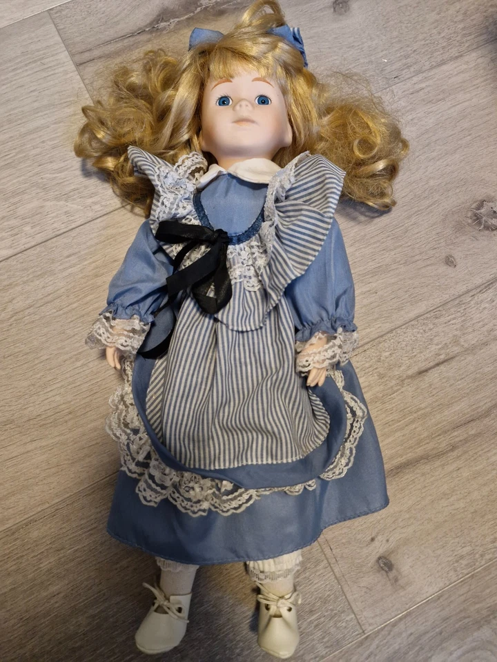 Porzellanpuppe Gilde Porzellan - Bild 2 von 3