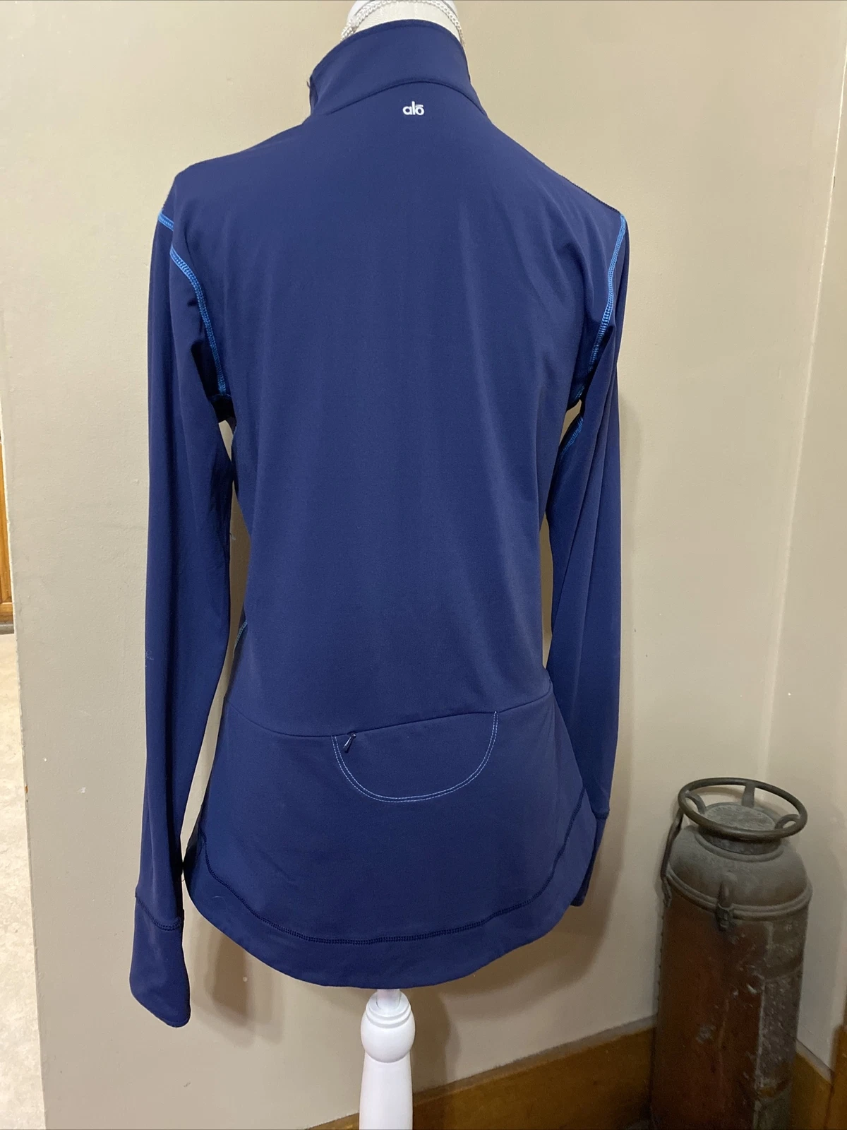 alo-yoga long sleeve 1/4 zip thumbholes 