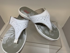 clarks brinkley star flip flop