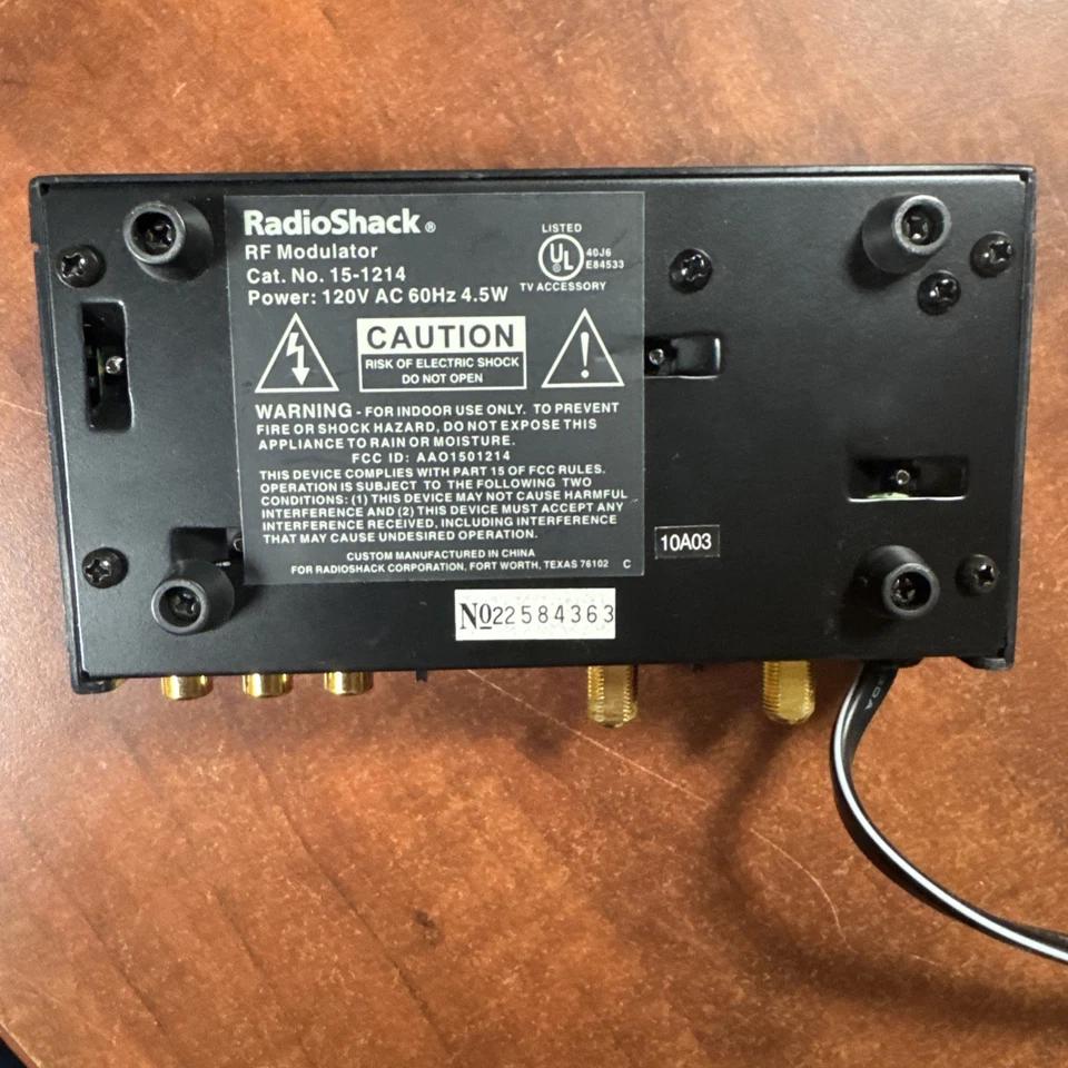 Radio Shack RF Modulator Audio Video signal converter Cat. No. 15-1214 - Image 3 of 4