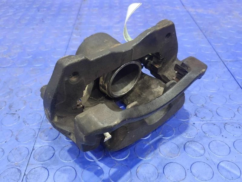 Conjunto de pinza de freno delantera izquierda lado del conductor Toyota Corolla 09-19 OEM Foto 2 de 4