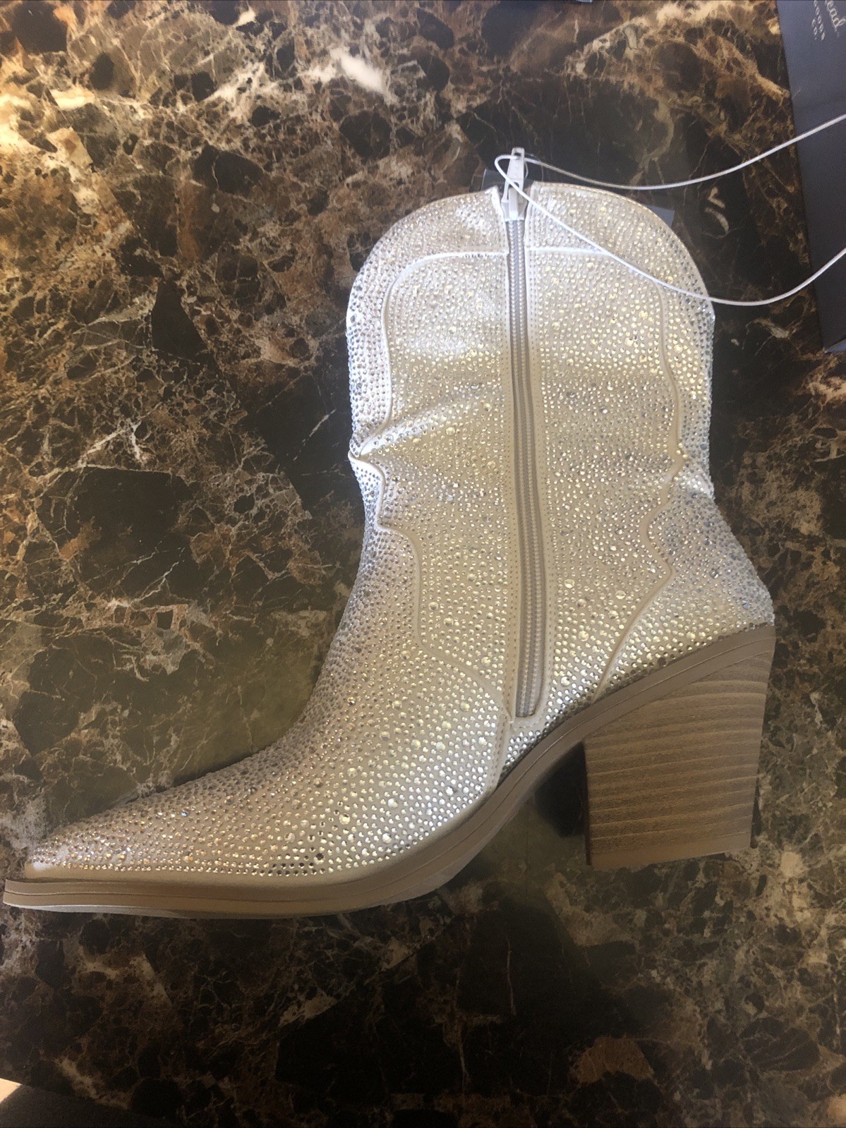 Universal Thread Boots Size 10 - image 3