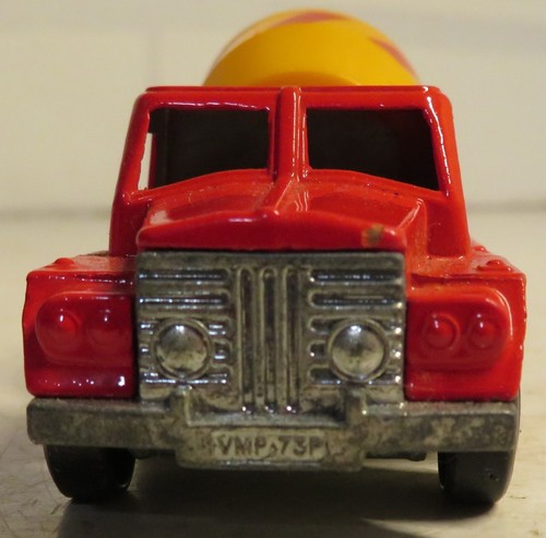 Matchbox Lesney #19 Red Cement Truck Yellow Mixer Red Stripe Used 1976 Superfast - Picture 4 of 18