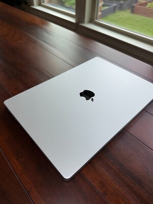   Apple MacBook Pro 16  (2023)   M2 Max   96GB RAM   2TB SSD   MINT  