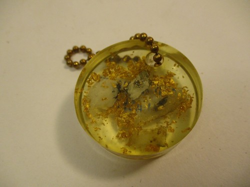 Vintage Lucite Keychain Alaska Gold Flake Placer and Quartz Key Chain - Picture 2 of 3