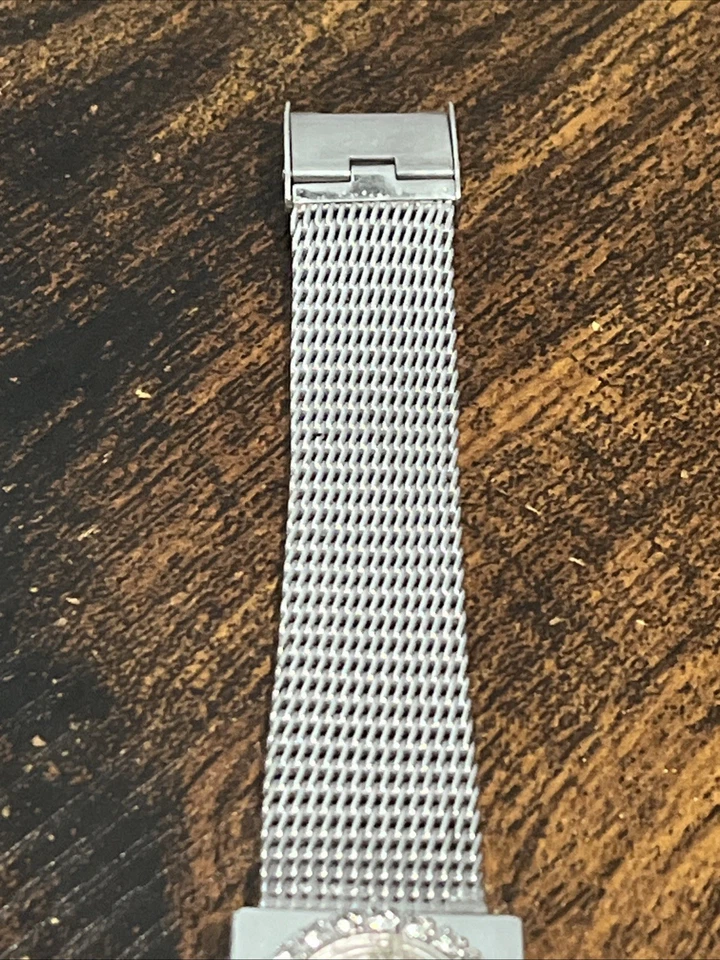 Reloj Hilton 17 Joyas Hecho en Suiza Cuerda Manual Tono Plata 22mm Coleccionable De Colección Foto 2 de 4