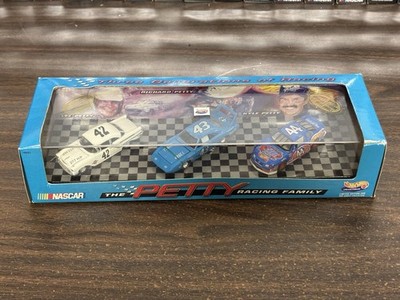 Petty Three Generations Of Racing 3 Car Set 1/64 Hot Wheels Diecast