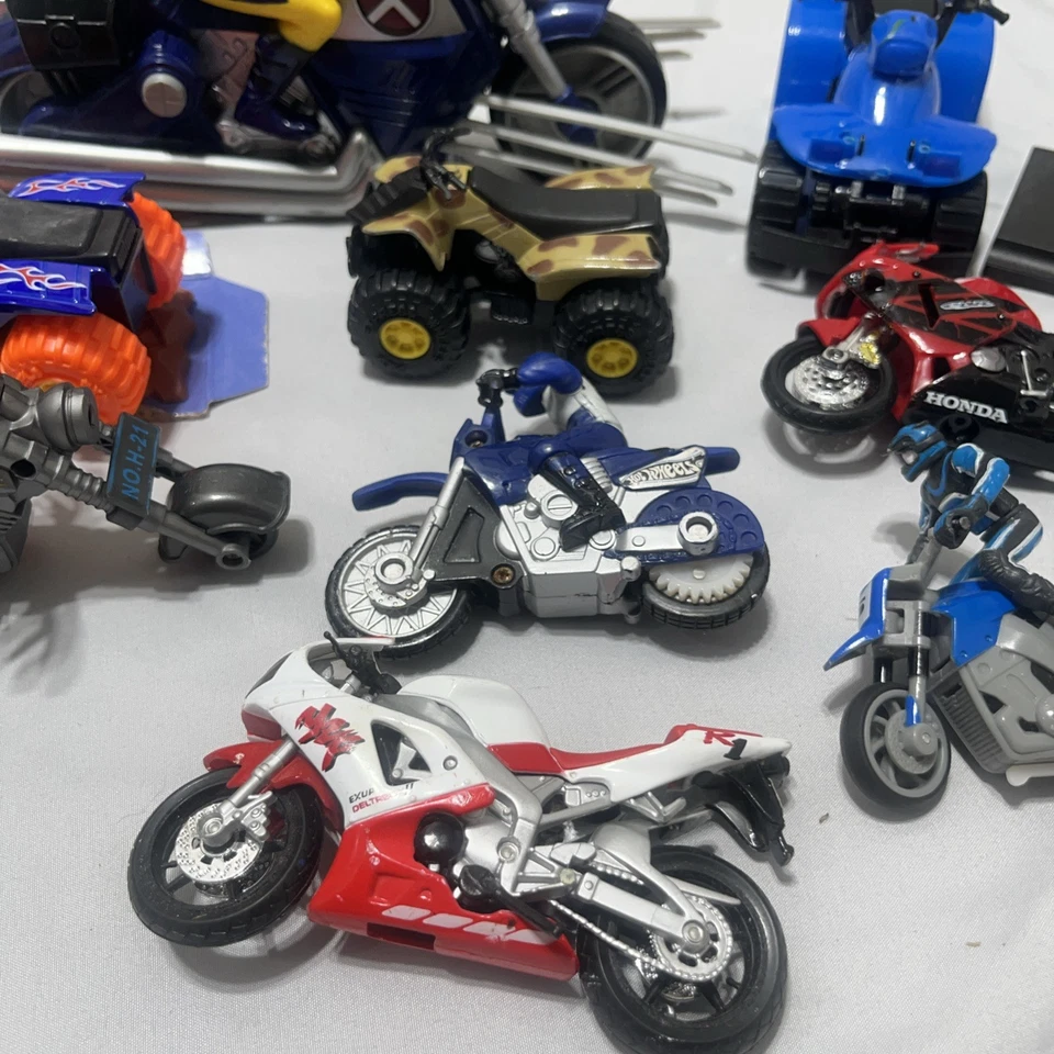 Lot Of 10 Motorcycle & ATV 4 Wheelers Toys Triumph Honda Wolverine Yamaha - Image 3 of 4