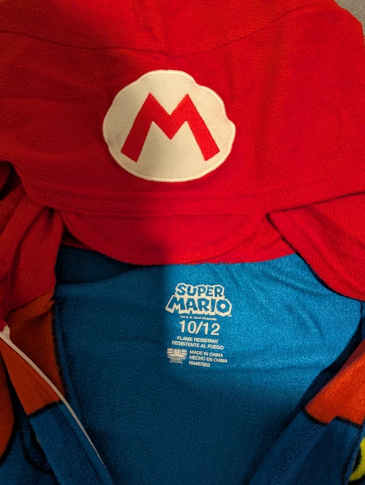 Lote de 3 camisetas de Navidad de Spiderman y Mario para niños talla 10-12 y Spiderman Foto 2 de 4