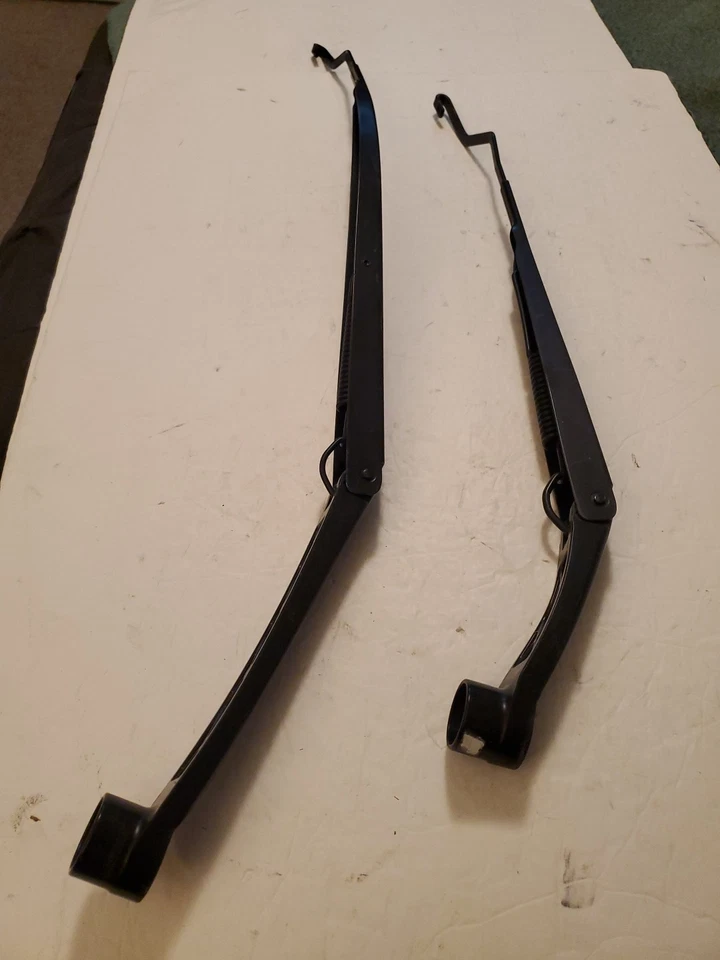 2012-2017 KIA RIO LEFT & RIGHT WINDSHIELD WIPER ARMS OEM - Image 3 of 4