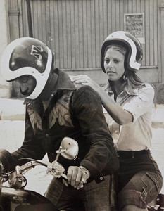 ABC Vintage 7x9 Press Photo Lindsay Wagner The Bionic Woman 