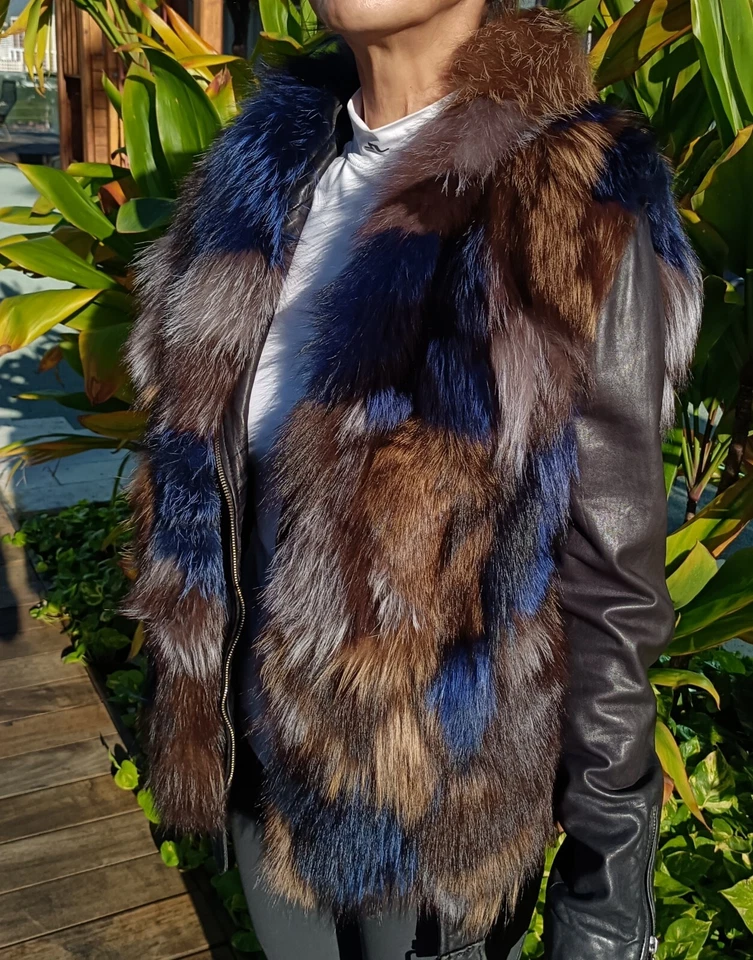 (USED) NWOT Vince Genuine Fox Fur Vest Size  XS-S - Image 3 of 3