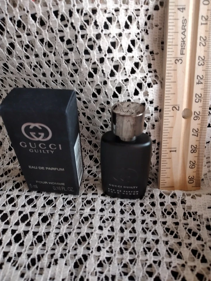 Gucci GUILTY Pour Homme EDP Coleccionable MINI Splash para HOMBRE 0.16 OZ + MUESTRAS  Foto 2 de 4