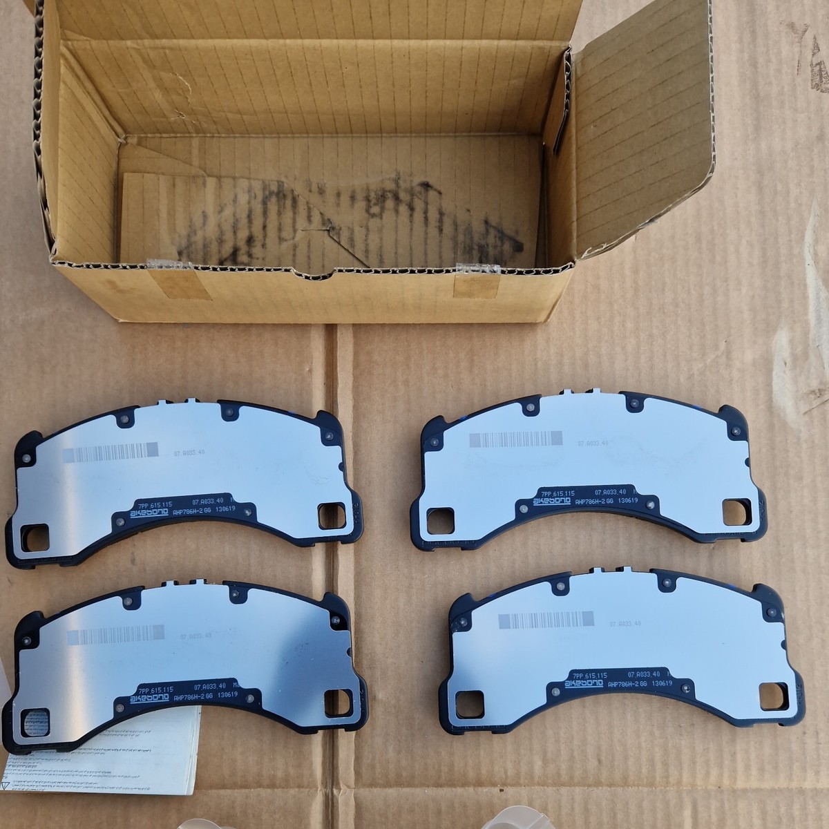 Genuine PORSCHE Panamera & Cayenne 2017 Set Front Disk Brake Pads  