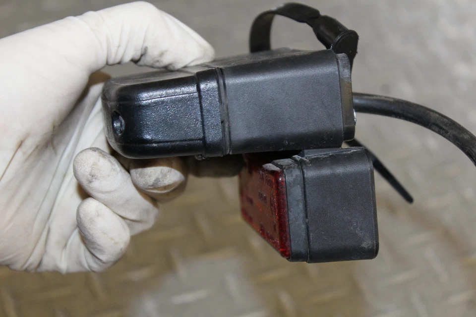 Honda CBR250R 2012 luz de matrícula Foto 3 de 4